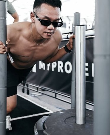 Agung on the sled push at HYROX
